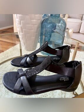 New Good Soles/Catherines Black Subtle Rhinestone Embellished T-Strap Sandal
10W